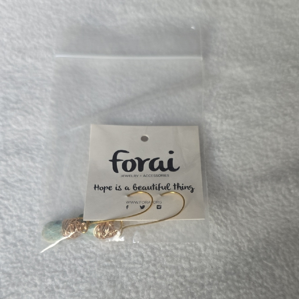 Sale! Gold and Green Earrings - Picture 1 of 3